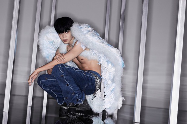 Dân tình nghi vấn Kai là chàng thơ của Jennie, thành viên EXO cũng lộ hint trong MV mới? - Ảnh 7. Dân tình nghi vấn Kai là chàng thơ của Jennie, thành viên EXO cũng lộ hint trong MV mới? - Ảnh 7.