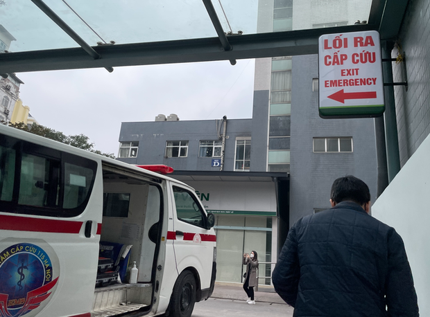 Bệnh viện lên tiếng về thông tin chuyển tiền để con được cấp cứu - Ảnh 2. Bệnh viện lên tiếng về thông tin chuyển tiền để con được cấp cứu - Ảnh 2.