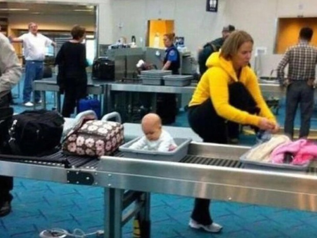 Không thể nhịn được cười trước loạt ảnh hài hước chỉ có thể chụp ở sân bay - Ảnh 4.
