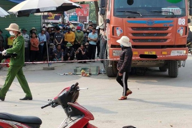 Đạp xe đến trường, nữ sinh tiểu học tử vong dưới gầm xe tải - Ảnh 1. Đạp xe đến trường, nữ sinh tiểu học tử vong dưới gầm xe tải - Ảnh 1.