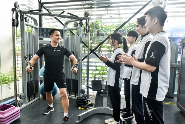 Có một ngôi trường khuôn viên cực xịn, sinh viên còn toàn trai xinh gái đẹp: Lên đồ đi học mà như lên sàn runway! - Ảnh 15.