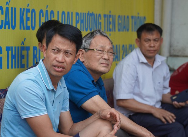 Hà Tĩnh: Ba ngày đi đăng kiểm vẫn chưa xong - Ảnh 2. Hà Tĩnh: Ba ngày đi đăng kiểm vẫn chưa xong - Ảnh 2.