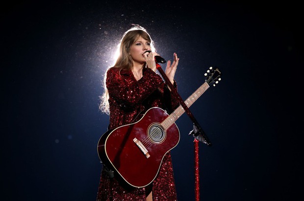 Taylor Swift opened The Eras Tour so spectacularly: American media simultaneously gave a perfect score, always being the Queen of Pop!  - Photo 8.