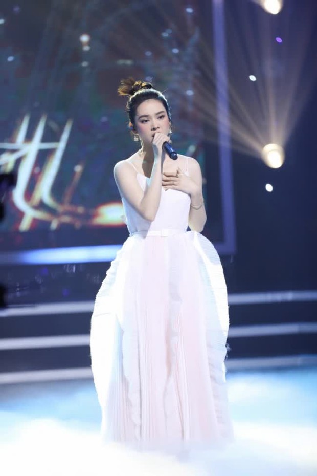 Controversy with actress Quynh Luong going to a singing contest, the audience: Sing as if reading - Photo 1.