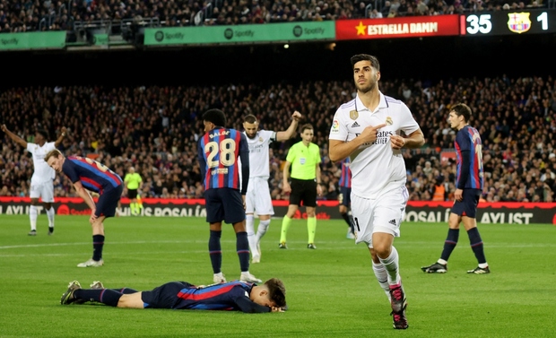 Real Madrid khóc hận vì VAR, sắp trở thành cựu vương La Liga - Ảnh 8.