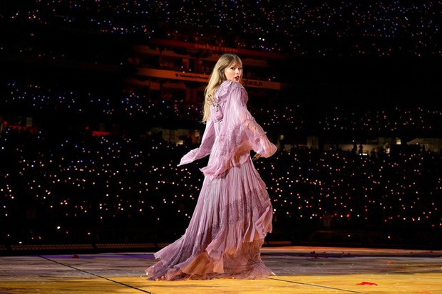 Taylor Swift opened The Eras Tour so spectacularly: American media simultaneously gave a perfect score, always being the Queen of Pop!  - Photo 2.