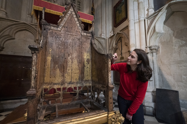 Điểm đặc biệt ở ngai vàng 700 tuổi đang được tu sửa để sử dụng cho lễ đăng quang của Vua Charles III - Ảnh 2.