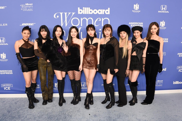 TWICE diện đồ cũ đi nhận giải quốc tế, netizen bảo cần học thêm BLACKPINK về độ đầu tư - Ảnh 2.