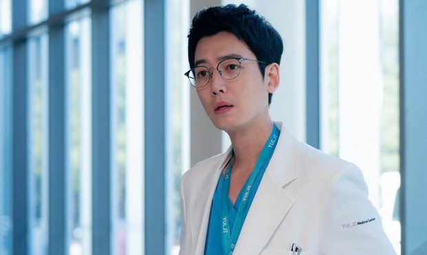 4 mỹ nam phim Hàn là đoá hoa nở muộn, cái tên cuối đổi đời nhờ Song Hye Kyo - Ảnh 2.