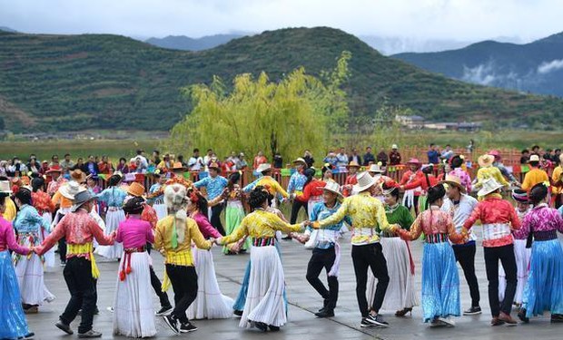 Nữ nhi quốc trong đời thực: Người phụ nữ có quyền chi phối mọi thứ, không có khái niệm hôn nhân và bố - Ảnh 8.