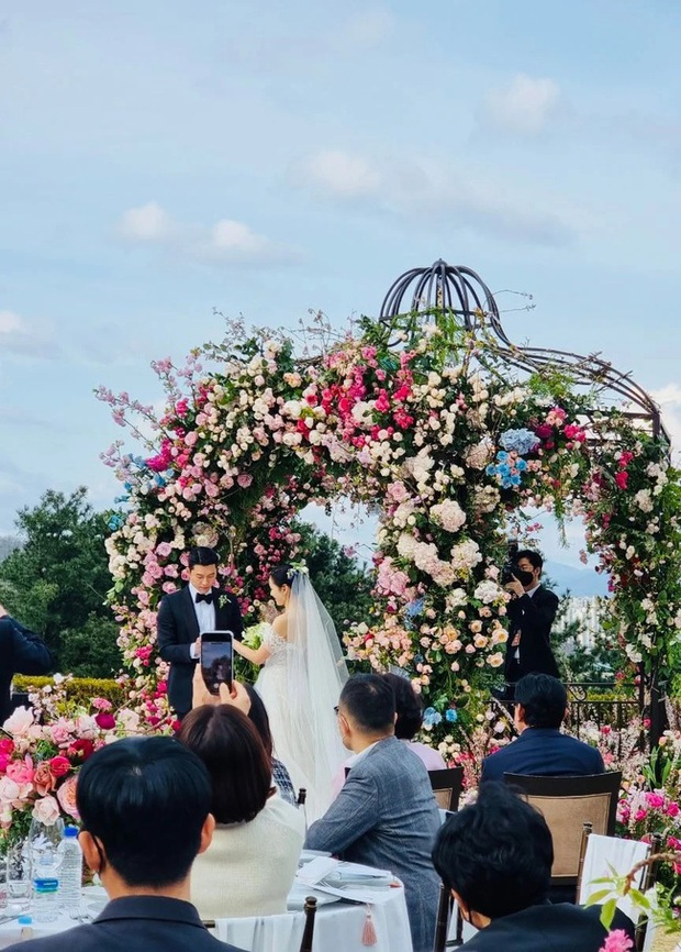 Loạt khoảnh khắc đắt giá trong hôn lễ của Hyun Bin - Son Ye Jin được đào mộ, netizen liền nói thế này sao mà ly hôn được - Ảnh 12.