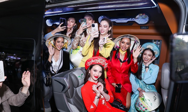 Chủ tịch Nawat và 8 mỹ nhân Miss Grand Thái chốt đơn đỉnh nhất đã đổ bộ Tân Sơn Nhất, diện áo dài để ghi điểm fan Việt - Ảnh 8.