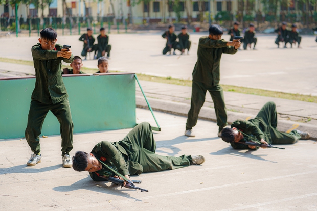 Cận cảnh một ngày huấn luyện đặc biệt của sinh viên ngành công an - Ảnh 8.