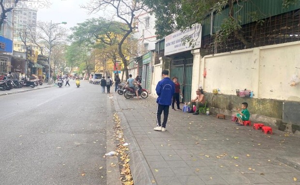 Cảnh kinh doanh hiếm có giữa chiến dịch dẹp loạn vỉa hè ở Hà Nội - Ảnh 7.