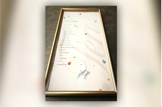 Tấm giấy khen độc nhất vô nhị - kỷ vật cuối cùng có chữ ký của Steve Jobs được đấu giá khởi điểm với 95.000 USD trông như thế nào? - Ảnh 1.