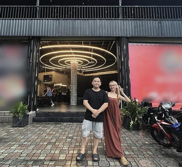 Cuộc sống vợ streamer giàu nhất Việt Nam sau 3 năm kết hôn: 21 tuổi đã có loạt cơ ngơi khủng, nhà hàng nổi tiếng - Ảnh 10.