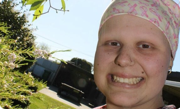 Cô bé 15 tuổi phát hiện bị ung thư xương, gia đình sốc nặng khi biết ngòi nổ cho bệnh bùng phát - Ảnh 2.