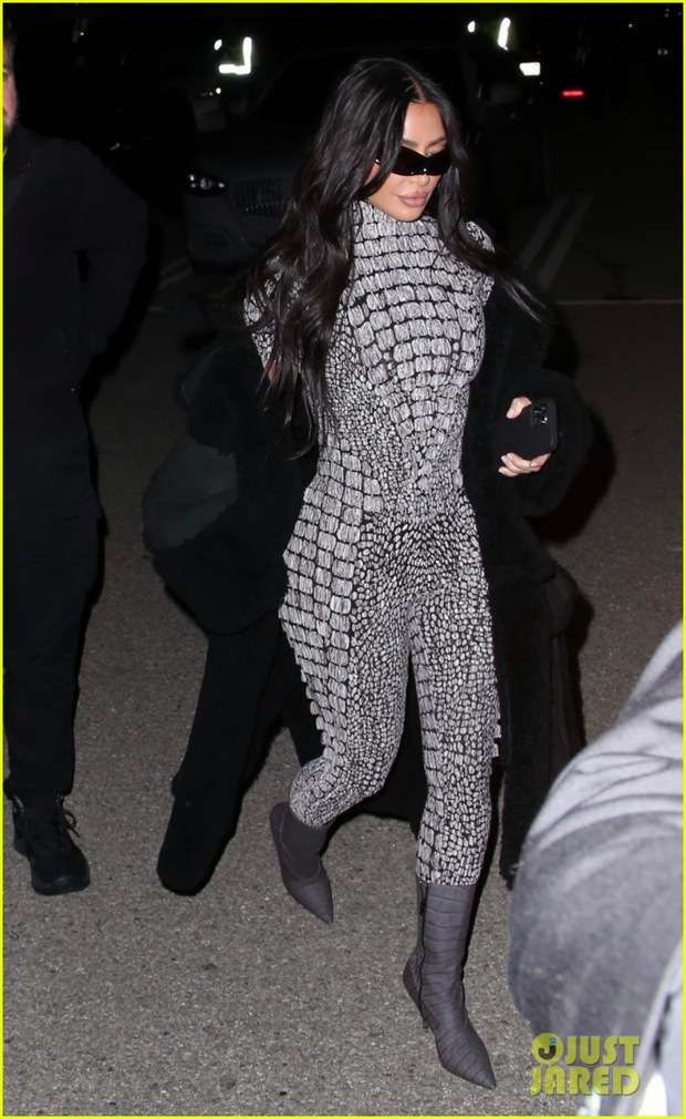 Kim Kardashian diện catsuit lấp lánh, khoe body nóng bỏng tại sự kiện - Ảnh 5.