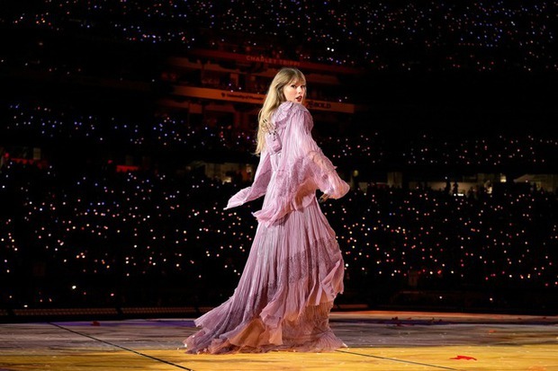 Pop Queen Taylor Swift: Not only good at singing but also good at investing in real estate, 33 years old is brilliant with the 600 million USD tour of the century, breaking the highest record of all time - Photo 1.