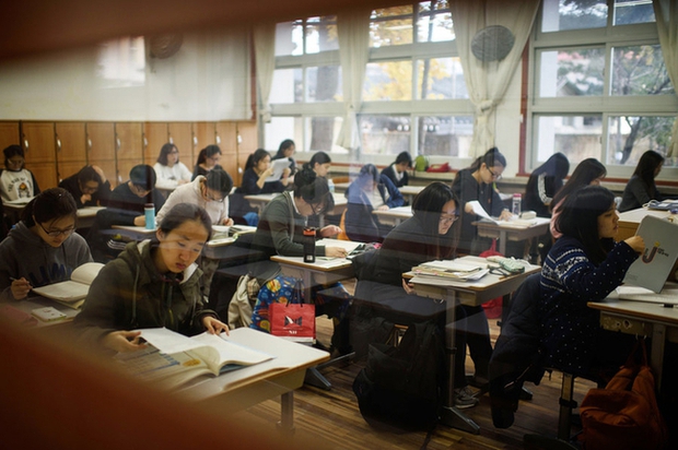 Từ chiếc cặp sách nặng 10kg đến dành ít nhất 15 tiếng để học tập: Học sinh Nhật Bản chưa bao giờ kiệt sức đến thế! - Ảnh 3.