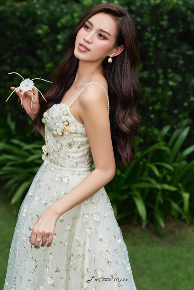 Hoa hậu Đỗ Thị Hà ngọt ngào, quyến rũ với sắc trắng tinh khôi - Ảnh 3.