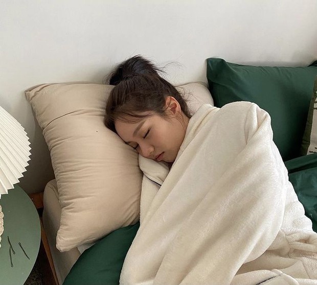 Có một kiểu dậy sớm còn hại sức khỏe hơn thức khuya - Ảnh 3.