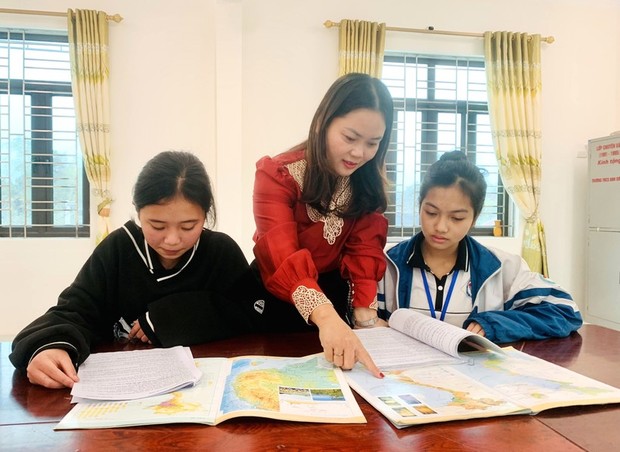Nữ sinh miền núi đoạt thủ khoa học sinh giỏi môn Địa lý tỉnh Nghệ An - Ảnh 3.