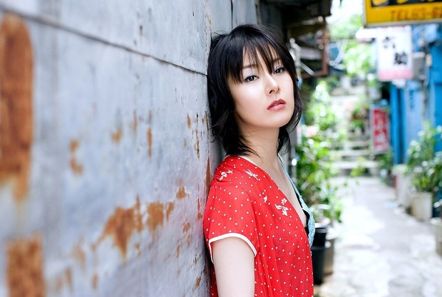 Chân dung nữ diễn viên Nhật Bản ly hôn chồng thứ ba sau 2 tuần - Ảnh 11.