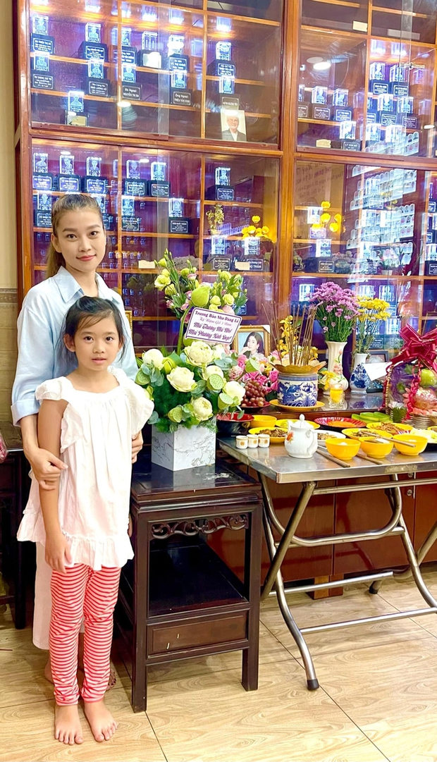 Con gái đến chùa viếng Mai Phương vào ngày giỗ 3 năm - Ảnh 2.