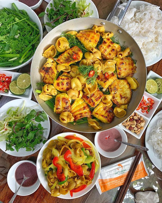 Khách Tây trầm trồ với đặc sản của Hà Nội: Đồ ăn ngon miễn bàn nhưng ấn tượng nhất lại ở 1 điều độc đáo khác - Ảnh 1.