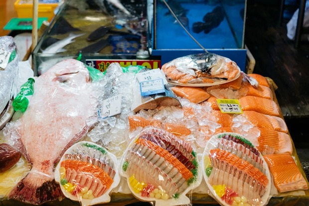 Cô gái Việt kể chuyện đi chợ hải sản tươi sống nổi tiếng Hàn Quốc: Có thể ăn ngay tại chợ luôn, 4 triệu đồng một bữa không gọi là đắt - Ảnh 10.