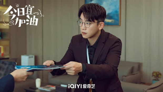 Dàn cast của phim công sở hot nhất CBiz: Nữ chính là gà cưng Đường Yên, nam chính vướng tin hẹn hò Ngu Thư Hân - Ảnh 6. Dàn cast của phim công sở hot nhất CBiz: Nữ chính là gà cưng Đường Yên, nam chính vướng tin hẹn hò Ngu Thư Hân - Ảnh 6.