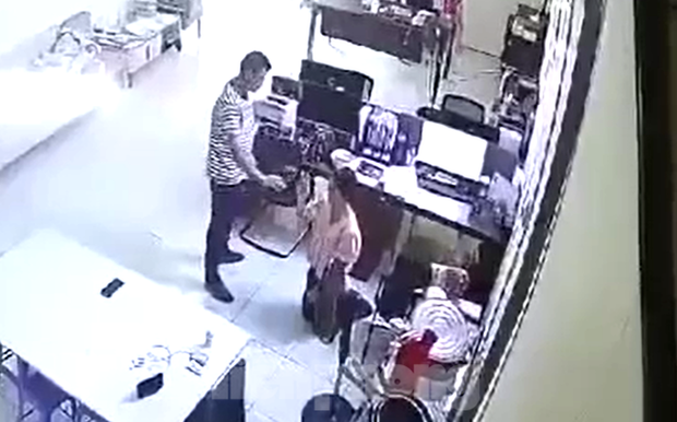 Camera ghi lại cảnh nữ kế toán bị tấn công, sát hại - Ảnh 1.