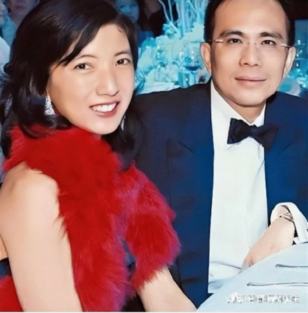Con trai tỷ phú giàu nhất Hong Kong (Trung Quốc): Si mê cô gái “thường dân”, đám cưới như triển lãm siêu xe, gia thế lấn át vẫn lấy lòng người này - Ảnh 5.