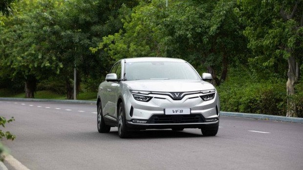 Công ty taxi điện của ông Phạm Nhật Vượng tìm đối tác tài xế Greencar Luxury VF8: Lương gần 14 triệu đồng, có khả năng nói tiếng Anh và cao từ 1m70 trở lên - Ảnh 1.