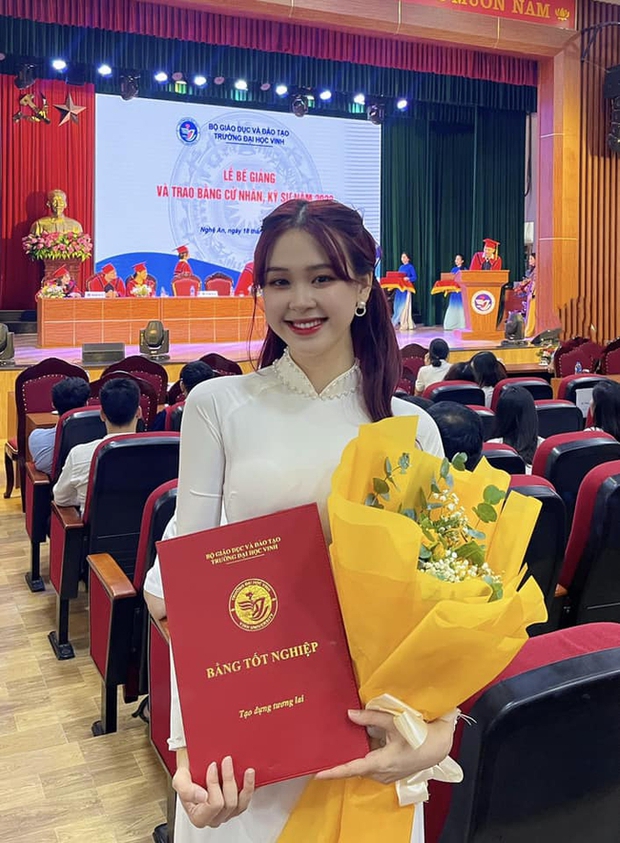 Profile nữ MC đang gây sốt khắp cõi mạng: Á khôi sinh viên Việt Nam, từng 3 lần đạt giải HSG Văn cấp tỉnh - Ảnh 3.