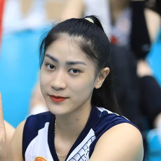 Hot girl bóng chuyền Kiều Trinh: Nhan sắc xinh đẹp, lọt vào danh sách ĐT bóng chuyền dự tuyển SEA Games 32 - Ảnh 3.