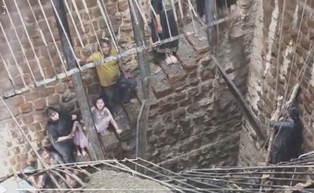 Ấn Độ: Sập giếng trong đền thờ, hơn 50 người thương vong - Ảnh 2.