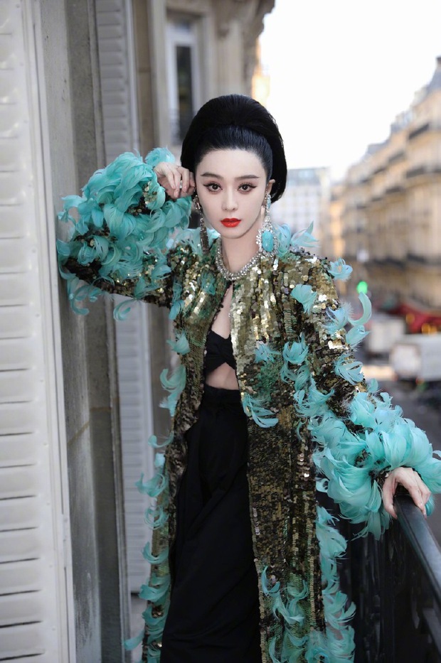 Soi ảnh không chỉnh sửa và clip cam thường cận mặt của Phạm Băng Băng tại Paris Fashion Week: Liệu có khác “một trời một vực” với hình studio đăng? - Ảnh 3.