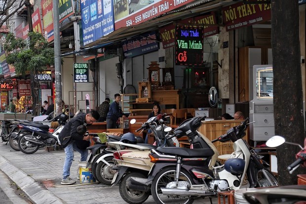 Thanh Xuân (Hà Nội): Lấn chiếm vỉa hè như chưa hề có chiến dịch - Ảnh 8. Thanh Xuân (Hà Nội): Lấn chiếm vỉa hè như chưa hề có chiến dịch - Ảnh 8.