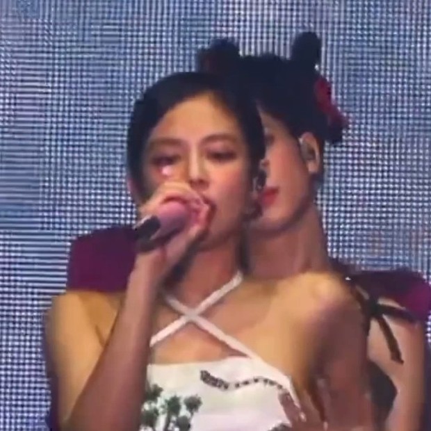 Close-up of the wound near Jennie's sensitive position (BLACKPINK): Will beauty be affected?  - Photo 2.