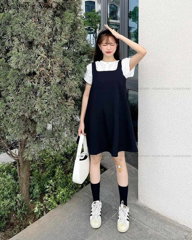 Cô giáo 9X gây sốt Weibo với style đi dạy: Cả tuần không trùng bộ nào, mặc đơn giản vẫn đẹp ngất ngây - Ảnh 27.