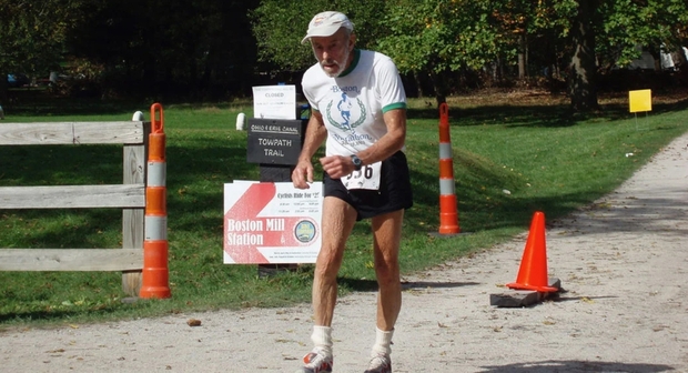 Cụ ông 100 tuổi từng mắc ung thư vẫn chạy Marathon, giữ 4 kỉ lục thế giới: Chìa khóa chính là điều cực đơn giản, ai cũng có thể tự quyết định - Ảnh 1.