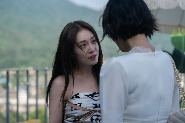 Ác nữ hiếm khi mặc áo ngực ở The Glory, có cảnh còn quấn khăn cực bạo, lý do khiến netizen thán phục - Ảnh 3.