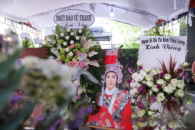 Tang lễ NSƯT Vũ Linh: Mỹ Tâm tiếc thương, Ngọc Huyền và nhiều nghệ sĩ nghẹn ngào đến viếng - Ảnh 6.