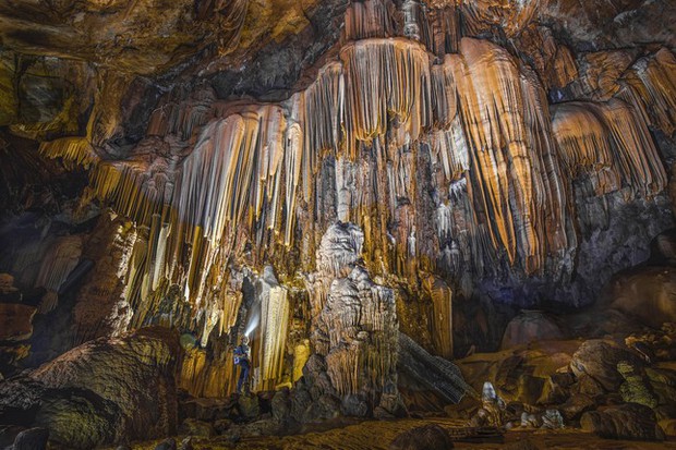 Cảnh đẹp siêu thực như thế giới khác trong hang động mới ở Quảng Bình - Ảnh 11.