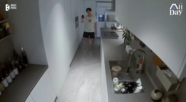 Bên trong cơ ngơi 6,3 tỷ won của thủ lĩnh BTS: Góc nào cũng thơm mùi tiền, có món decor giá 1,2 triệu USD gây choáng! - Ảnh 7.