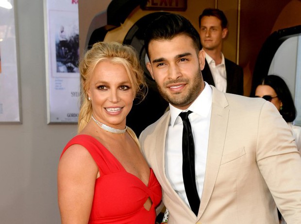 Britney Spears và chồng tháo nhẫn cưới - Ảnh 3.