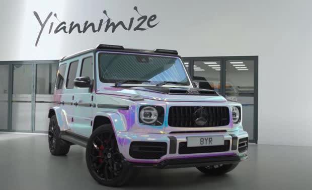 Bé gái 10 tuổi được gia đình tặng Mercedes-AMG G 63, tự tay cầm lái có hẳn Rolls-Royce hộ tống - Ảnh 2.