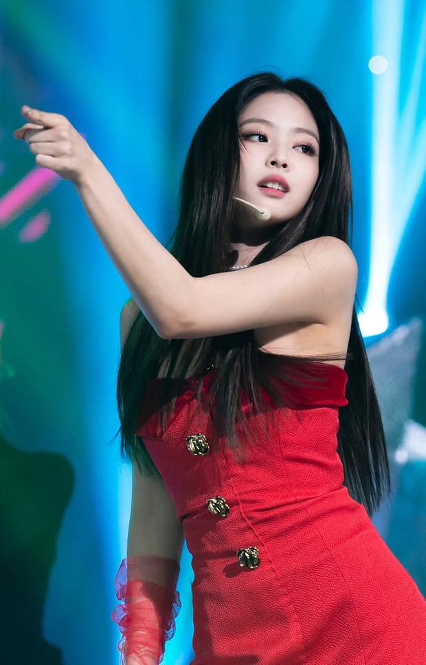 Jennie (BLACKPINK) tham dự Cannes 2023 sau lùm xùm bị bom tấn Hollywood lợi dụng? - Ảnh 3.